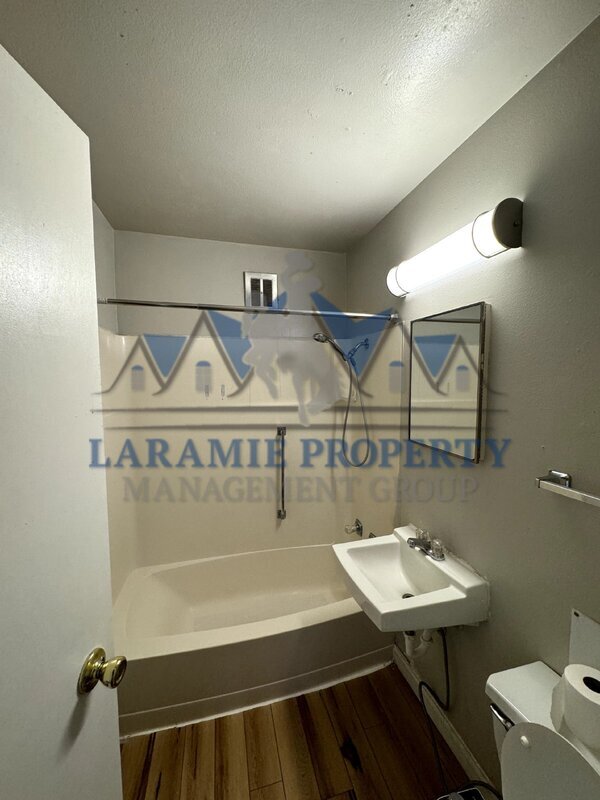 Building Photo - 411 S 26th St