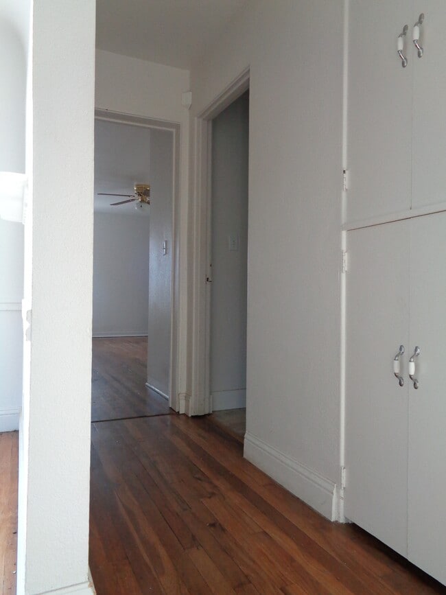 Building Photo - 2515-MHH2515 Laurel Ave NE