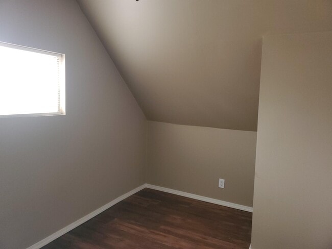 Building Photo - 3213 Center St NE