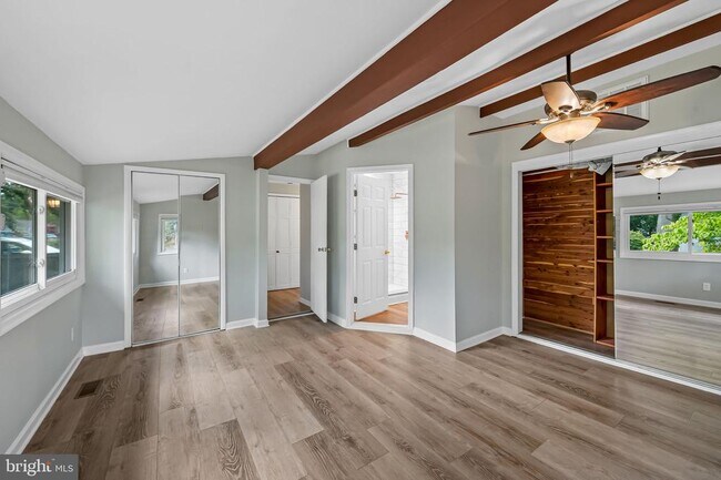 Building Photo - 530 Highland Dr