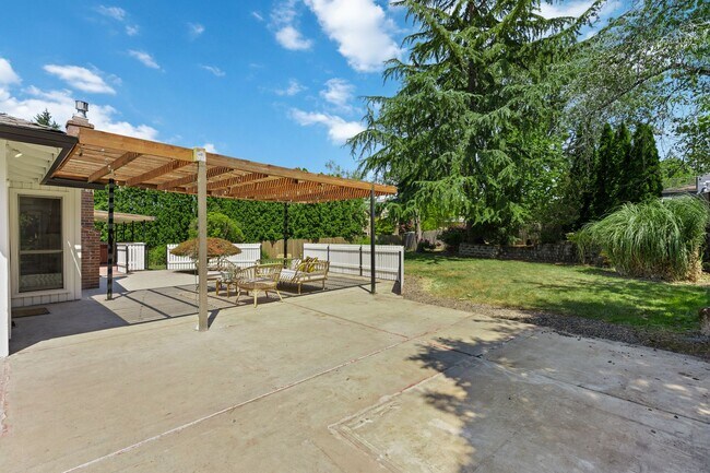 Building Photo - Stylish 3BR Beaverton Ranch w/ RV Parking & Hot Tub
