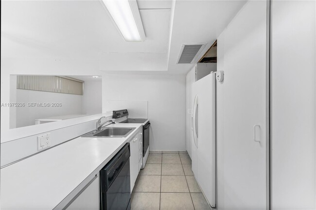 Building Photo - 6436 Miami Lakes Dr