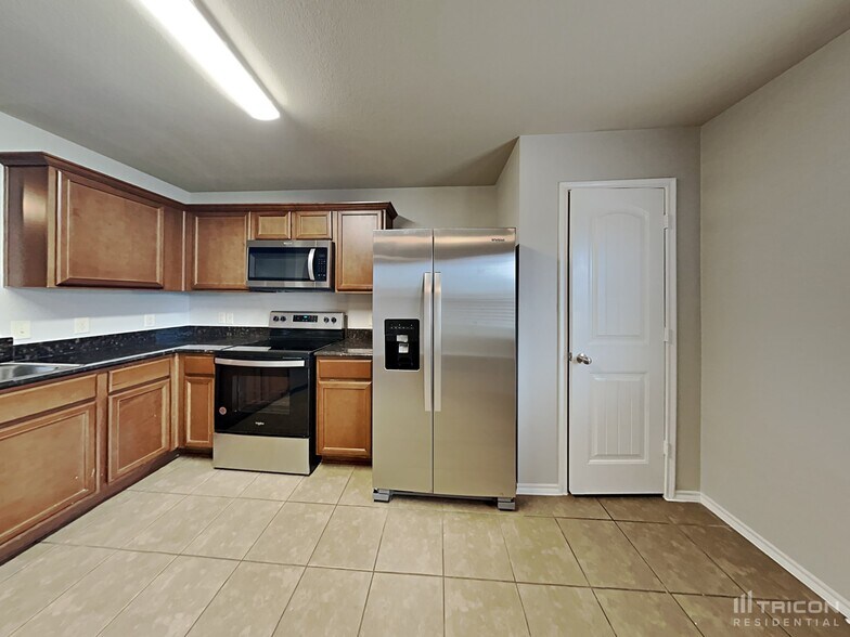 Building Photo - 336 Carlyle St