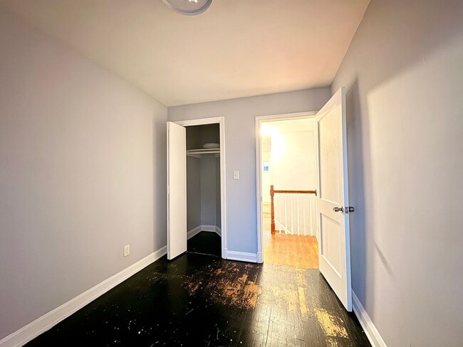 Building Photo - Spacious Townhome with Updated Kitchen & P...