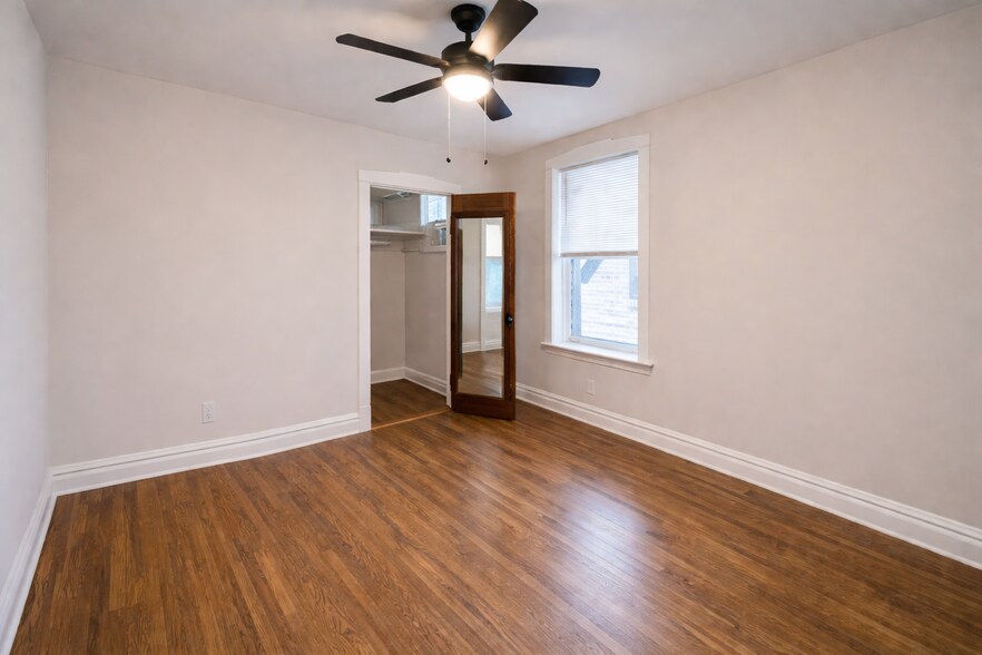 Building Photo - 3752 W Dickens Ave