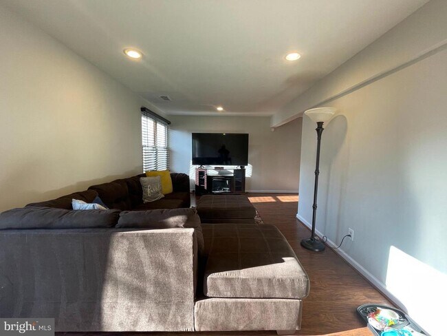 Building Photo - 9995 Campus Way S
