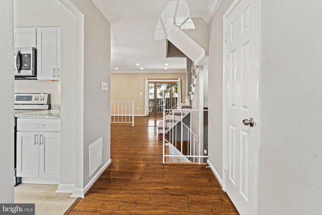 Building Photo - 6632 Green Ash Dr