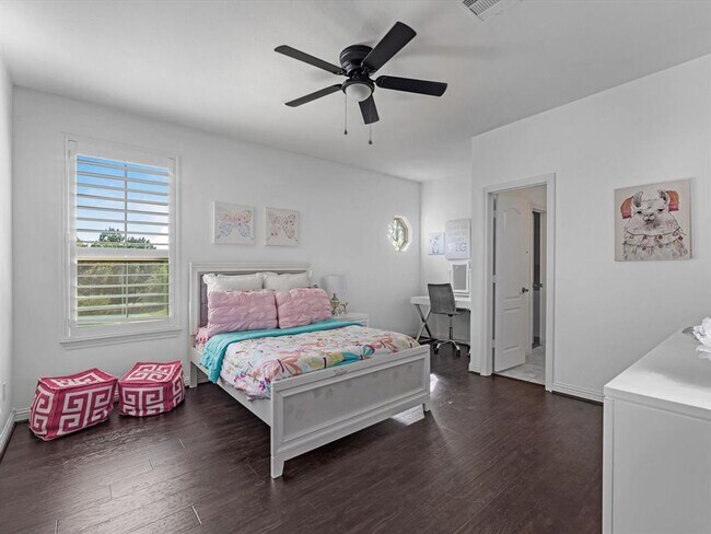 Building Photo - 19003 Cove Manor Dr