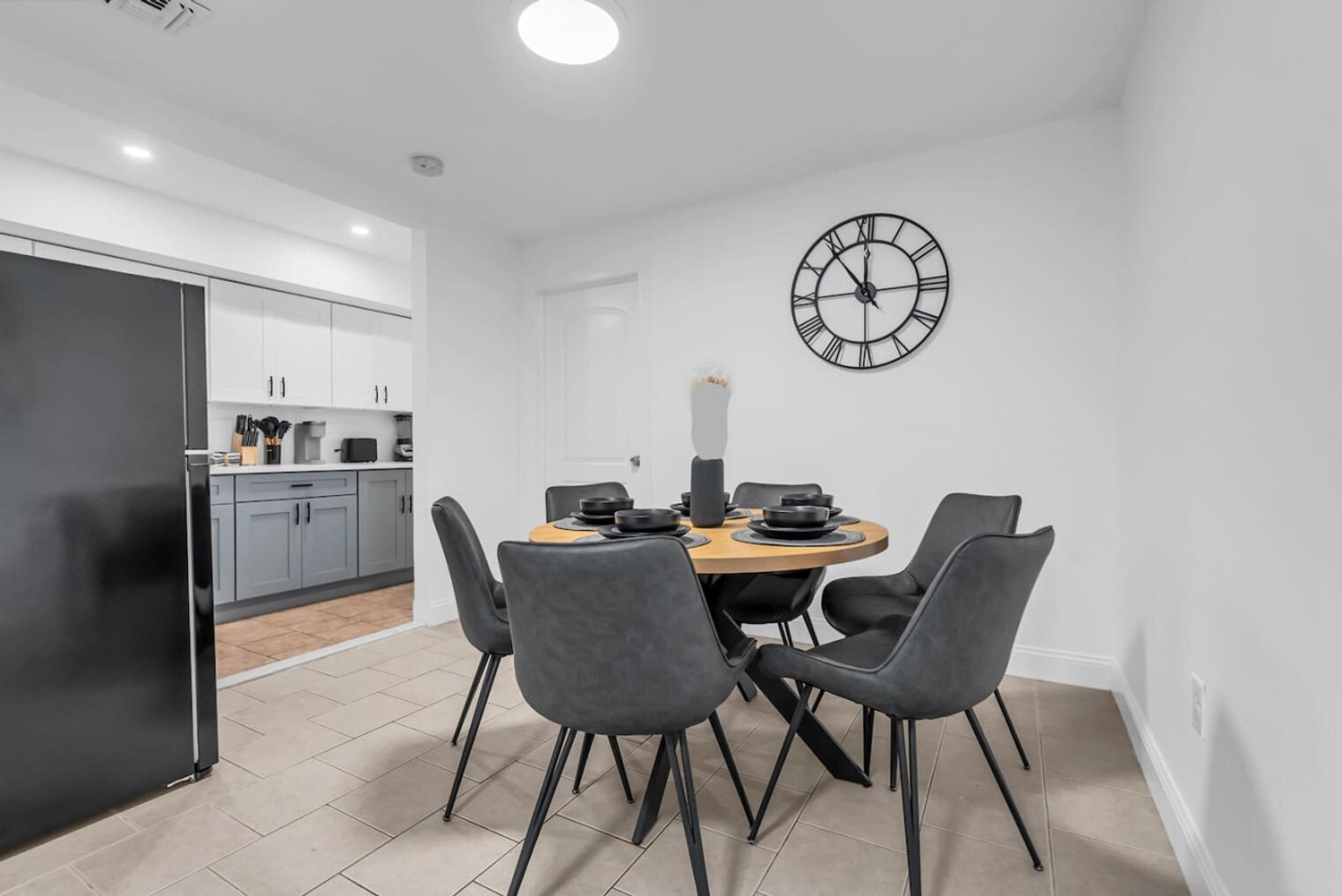 Building Photo - 24 Highland St