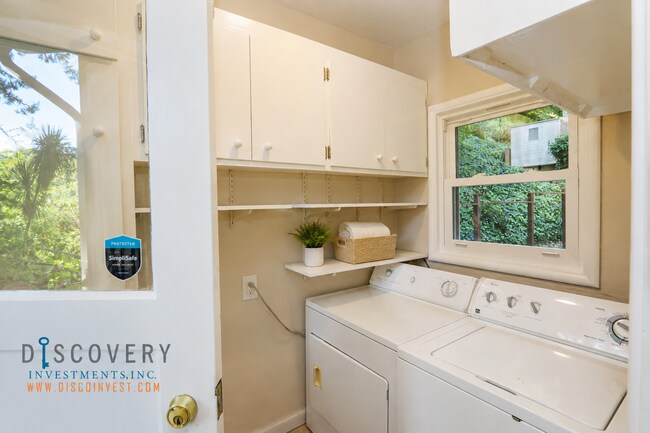 Building Photo - Charming Bungalow in the Montclair Hills