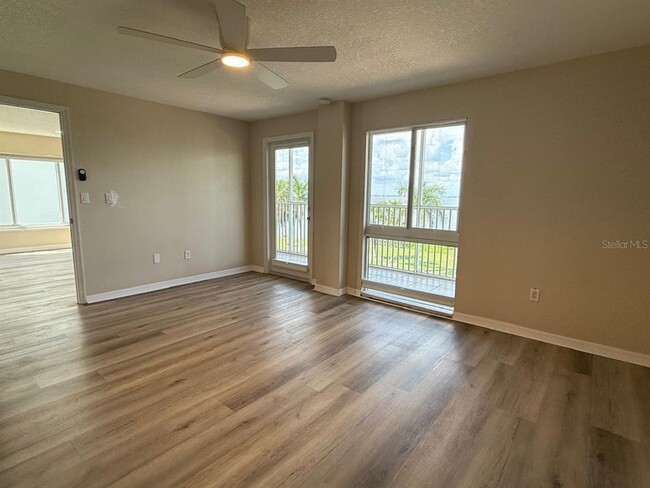 Building Photo - 1477 Park Beach Cir