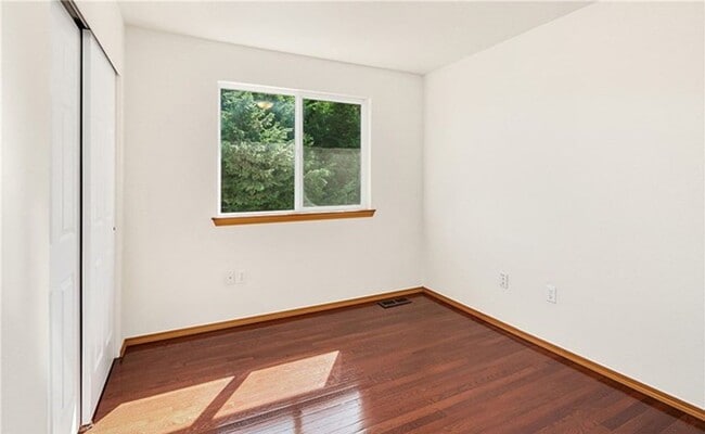 Building Photo - Beautiful 4 bed 2.5 ba Kingsridge home!!