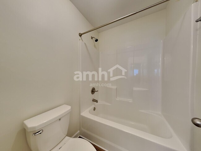 Building Photo - 530 Lateleaf Dr