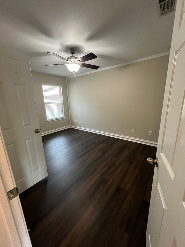 Building Photo - 970 Austin Ct