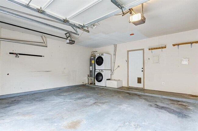 Building Photo - 7350 Kirby Dr