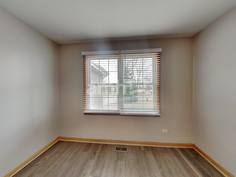 Building Photo - 5154 W Park Ln