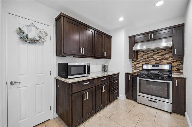 Building Photo - 411 Ramble Ln