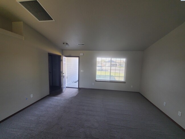 Building Photo - For Rent Available Now