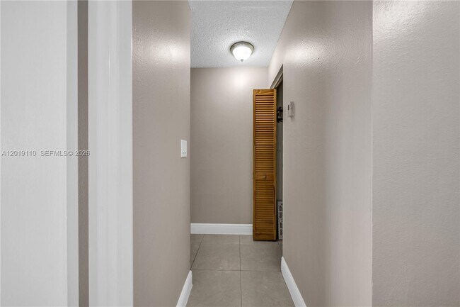 Building Photo - 671 W 80th St