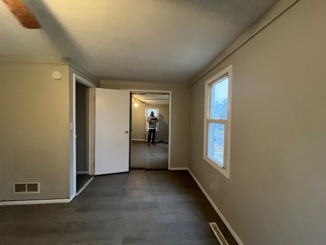 Building Photo - 608 E 4th St