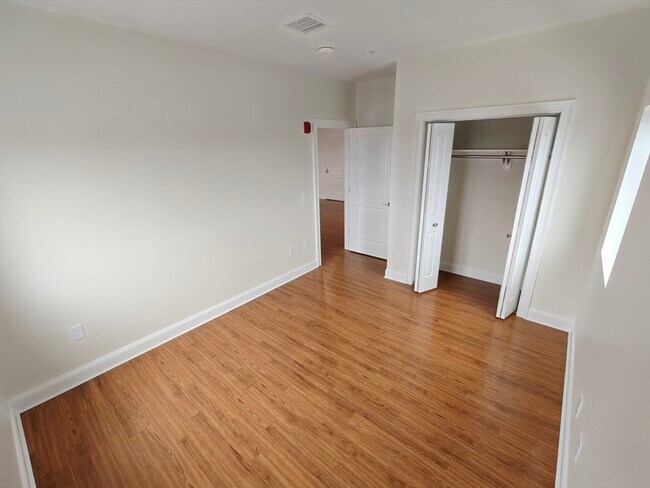 Building Photo - 10 Franklin Ave