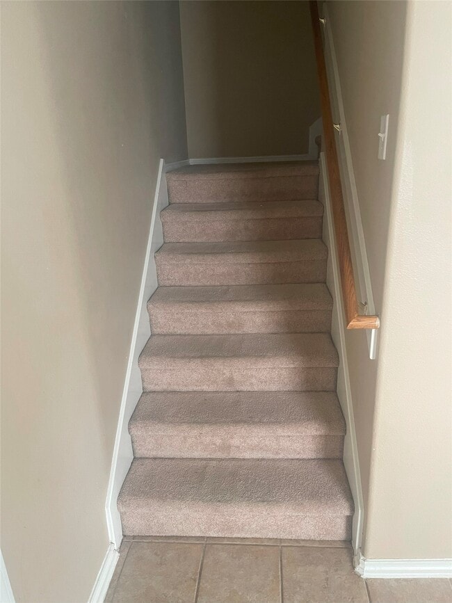 Building Photo - 5815 Vinemont Ln