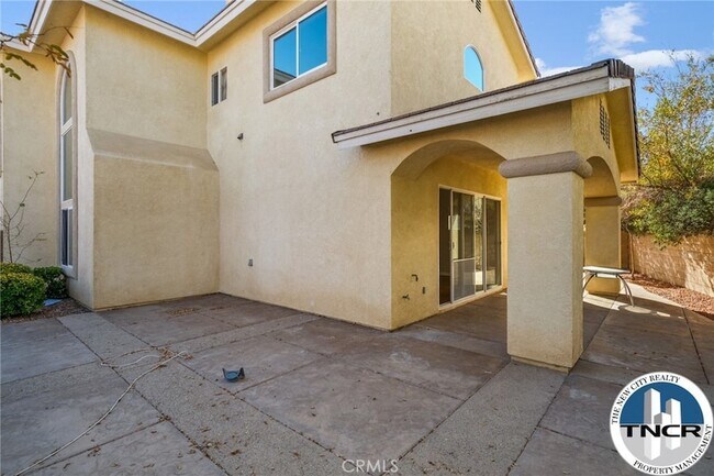Building Photo - 17998 Vista Point Dr