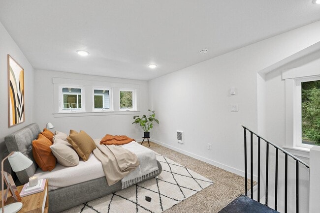 Building Photo - Stylish Portsmouth apartment by dining, pa...