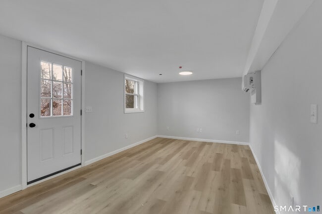 Building Photo - 194 Hartford Rd