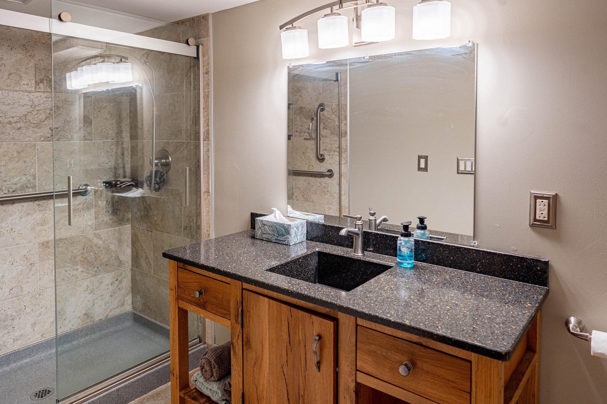 Building Photo - 215 Old Newtown Rd