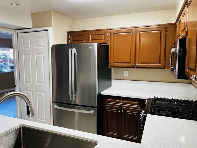 Building Photo - 6991 Ballena Way