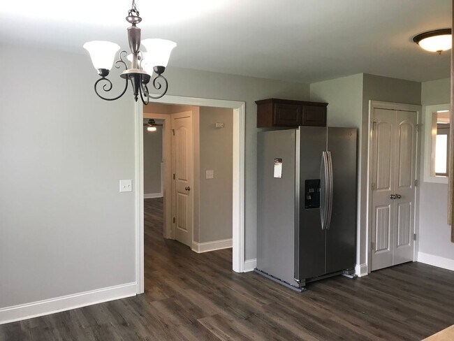 Building Photo - Beautiful Home in Indian Hills