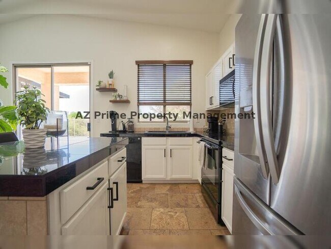 Building Photo - 5039 E Lucia Dr