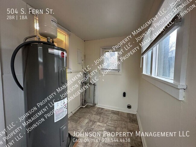 Building Photo - 504 S Fern St