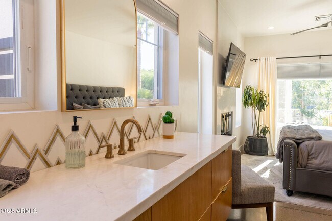 Building Photo - 68 W Lewis Ave