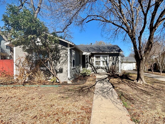 Building Photo - Welcome to your New Home! A charming open ...