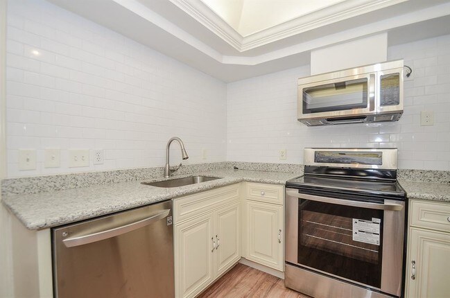 Building Photo - 8606 Oakford Dr