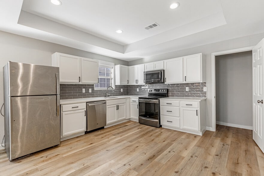 ss appliances - 1123 W Morgan St