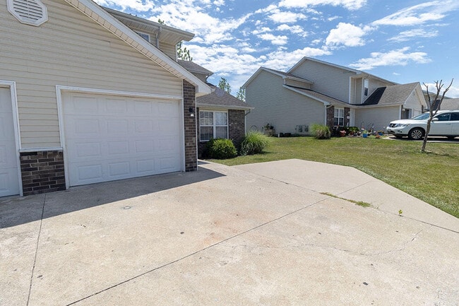 Building Photo - 5812 Canaveral Dr