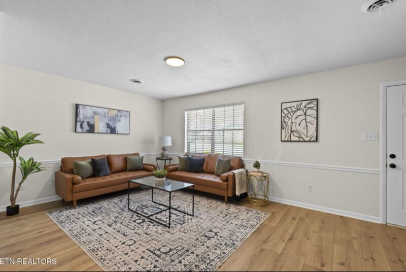 Building Photo - 455 Bramblewood Ln