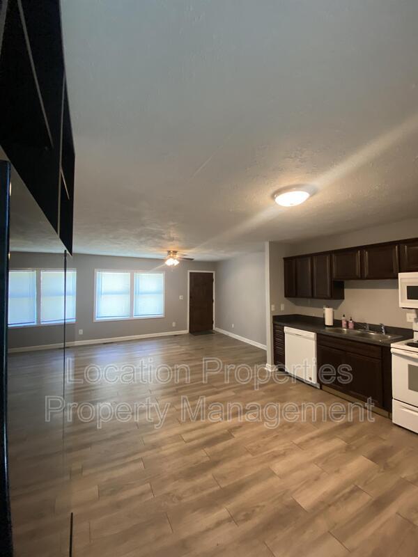 Building Photo - 1207 E 19th St