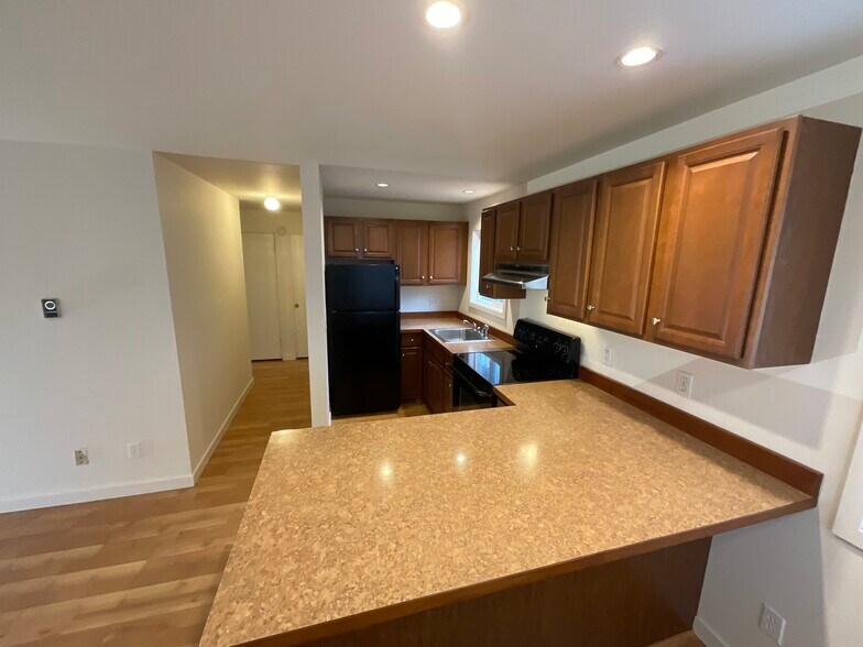 Building Photo - 935 N 85th St