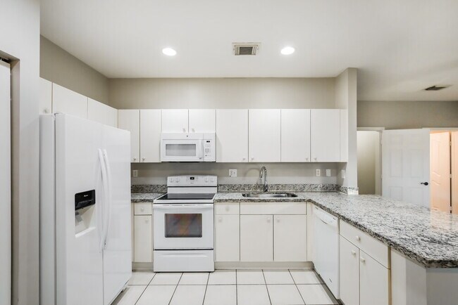 Building Photo - 1260 NE 42nd Ave