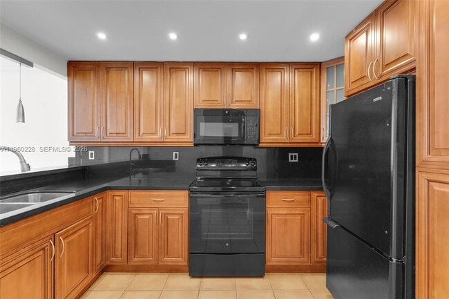 Building Photo - 1901 Brickell Ave