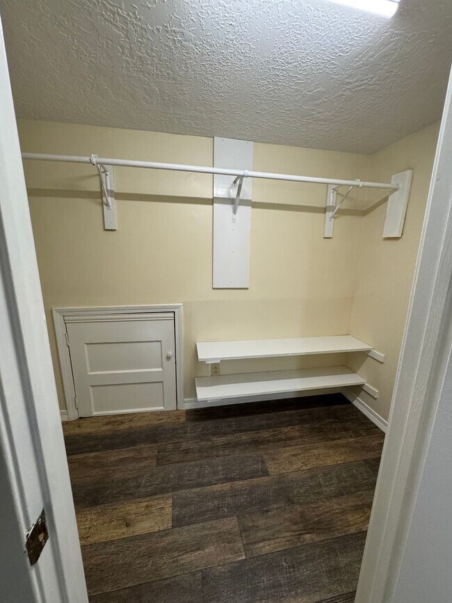 Building Photo - Prime Location! 3 Bed Home on Highway to M...