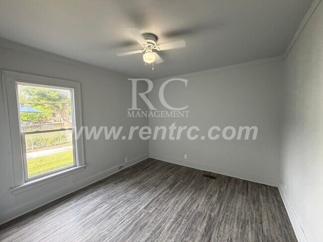 Building Photo - 327-2 Robinson-