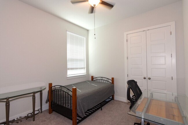 Building Photo - 404 Panzano Dr