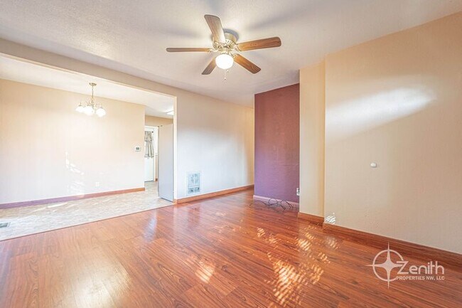 Building Photo - 2502 Fairmount Ave