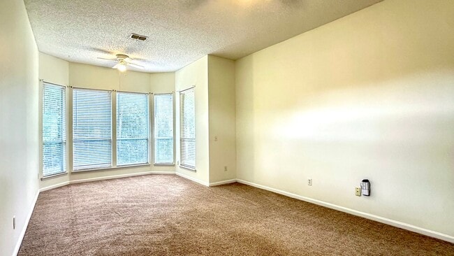 Building Photo - 3 bed/2 bath home, conveniently located in quiet Meadowfield Bluff
