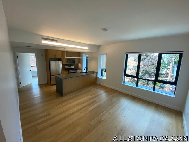 Building Photo - 83 Gardner St